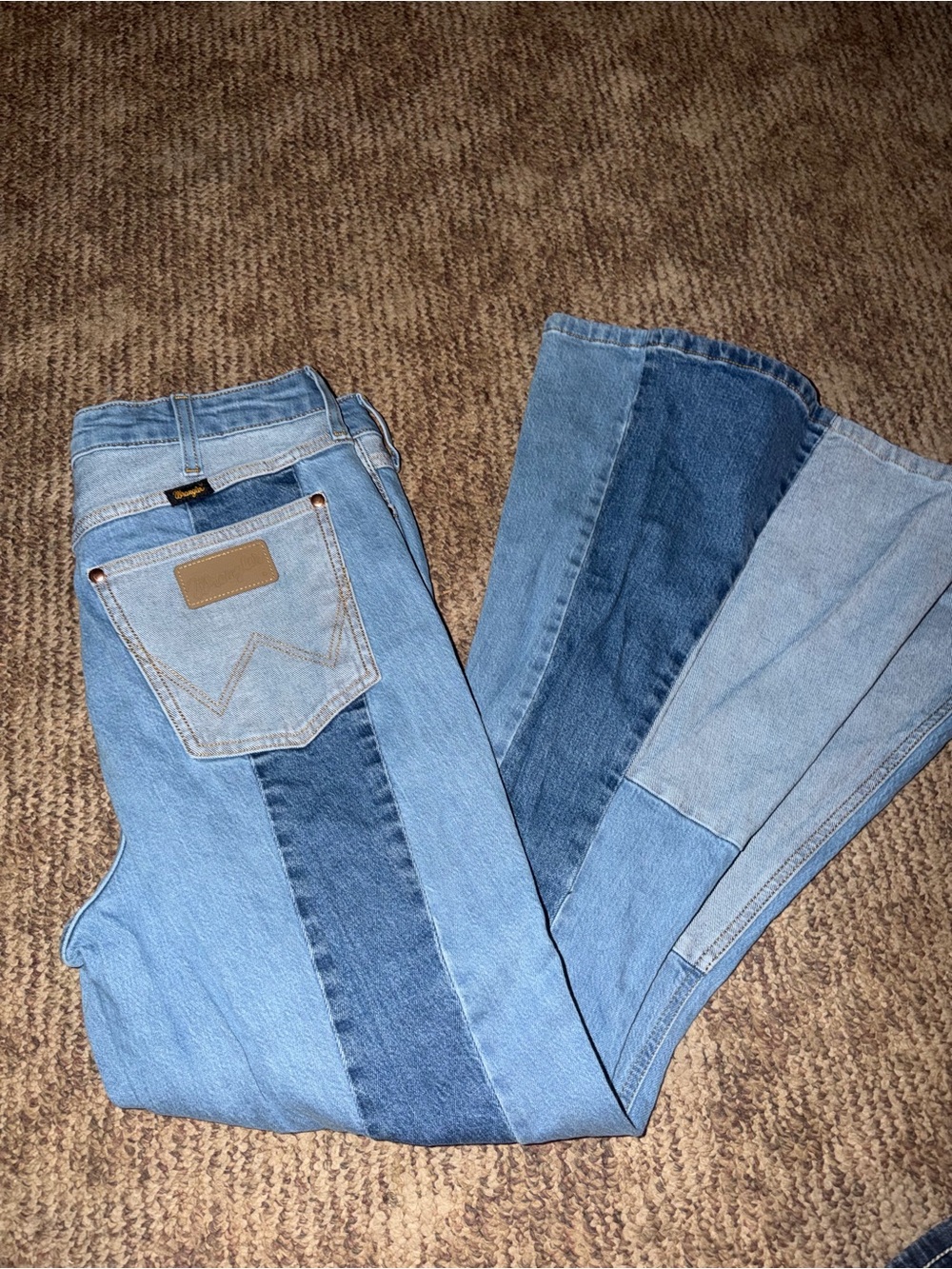 Lainey Wilson wrangler bell bottoms